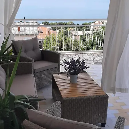 Nina Seaview Apartman *