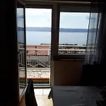 Nina Seaview *