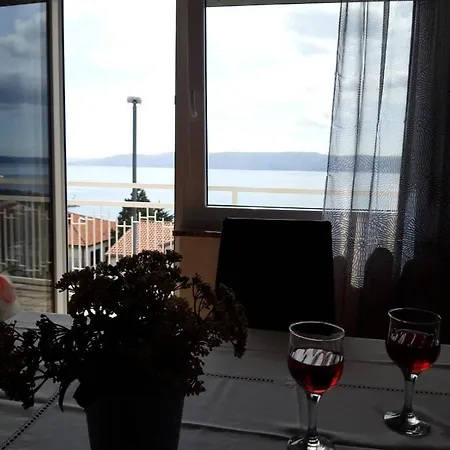 아파트 Nina Seaview 노비비노돌스키