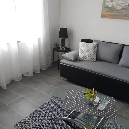 Nina Seaview Apartmán *